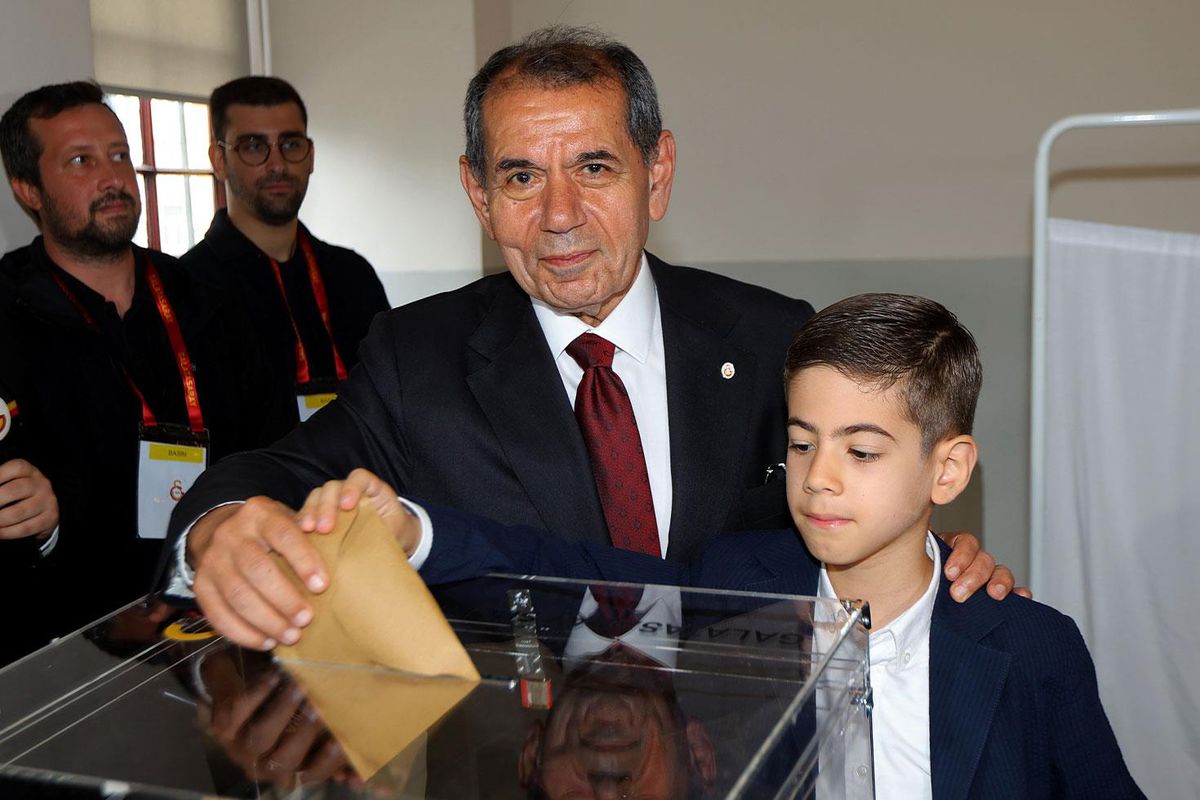 Dursun Özbek yeniden Galatasaray Başkanı