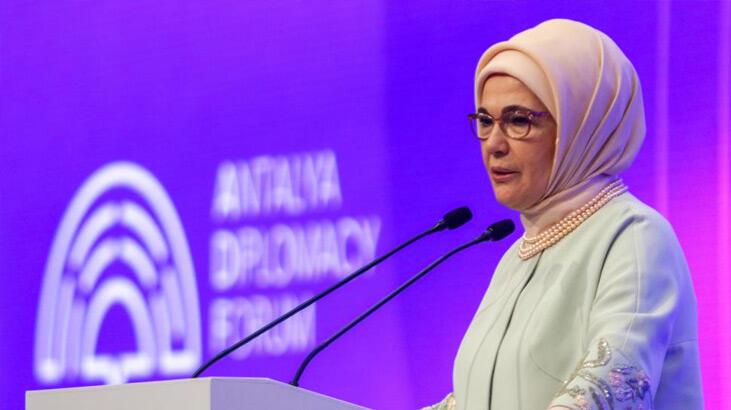 Emine Erdoğan: 'Savaşın karanlık yüzü, insanlığın üzerine bir kez daha çöktü'