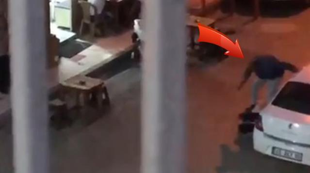 Eski eşini sokak ortasında tekme tokat dövdü, çevredekiler sadece izlemekle yetindi