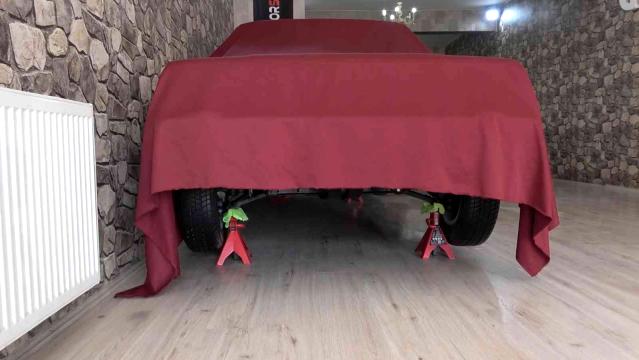 Fabrikadan çıktığı gibi duran Tofaş'a fiyat biçilemiyor