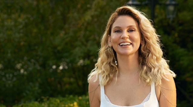 Farah Zeynep Abdullah, sevgilisiyle romantik pozunu sosyal medyadan paylaştı