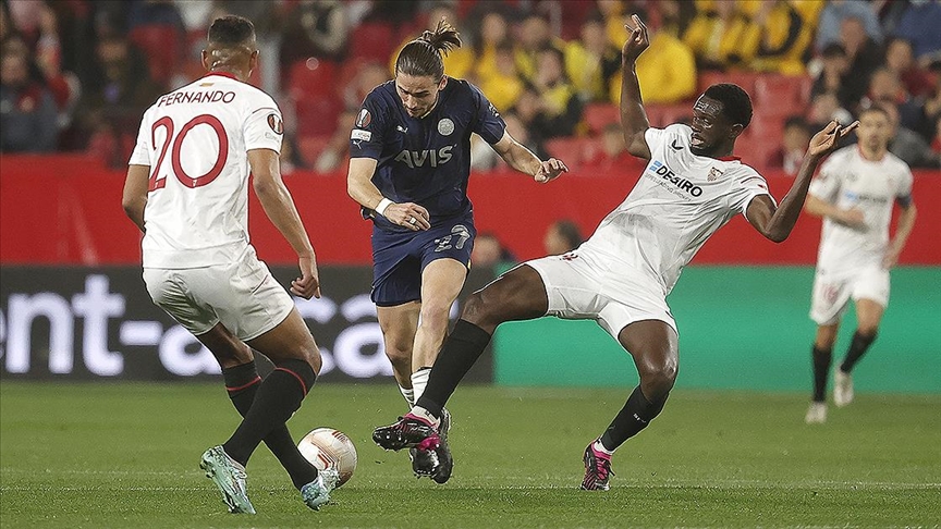 Fenerbahçe, UEFA Avrupa Ligi'nde Sevilla ile rövanş maçına çıkıyor