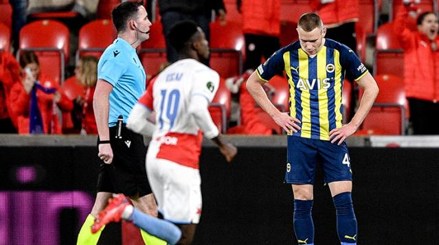 Fenerbahçe, Slavia Prag'a mağlup olarak Konferans Ligi'nden elendi!