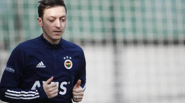 Fenerbahçe'ye Mesut Özil müjdesi! Sahaya indi