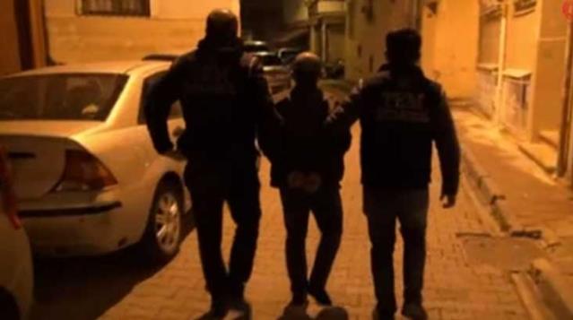 FETÖ'nün hücre evine baskın! Firari astsubay saklandığı çatıda bulundu