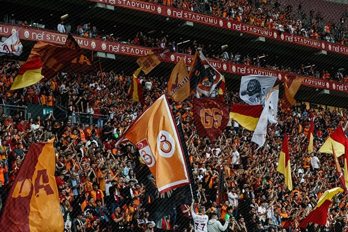 Galatasaray taraftarı yıldız futbolcu için binlerce tweet attı: Onun sayesinde kazandık