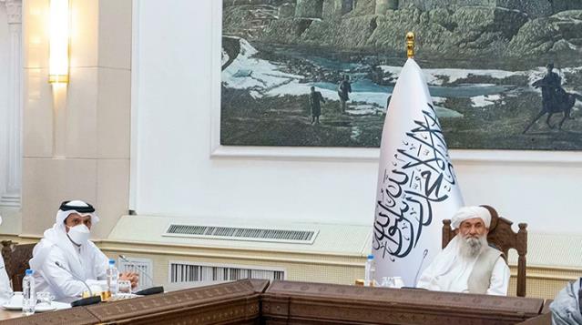 Geçici hükümeti açıklayan Taliban'a ilk üst düzey ziyaret Katar'dan geldi