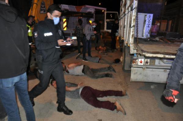 Hurdacı akrabalar arasında bıçaklı-sopalı kavga: 4 yaralı, 13 gözaltı