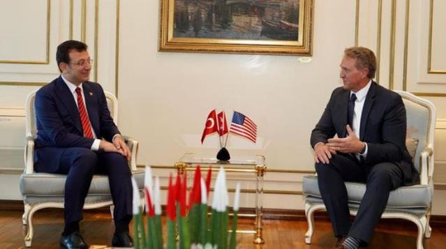 İmamoğlu ile ABD'nin Ankara Büyükelçisi Flake arasındaki İngilizce sohbet sosyal medyada gündem oldu