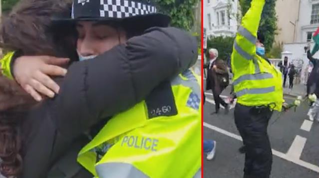 İngiltere'de bir polis memuru, durdurmak için Filistin yanlısı protestocuların yanına gitti, onlara katıldı
