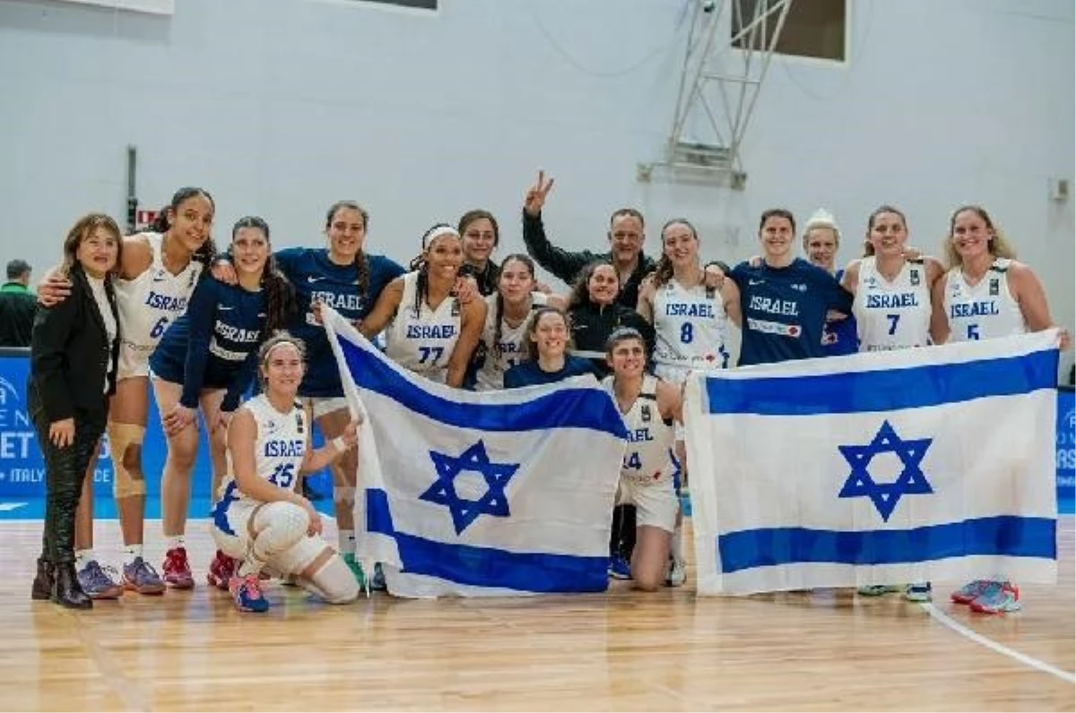 İrlanda Milli Kadın Basketbol Takımı İsrail'i el sıkışma seremonisinde reddetti