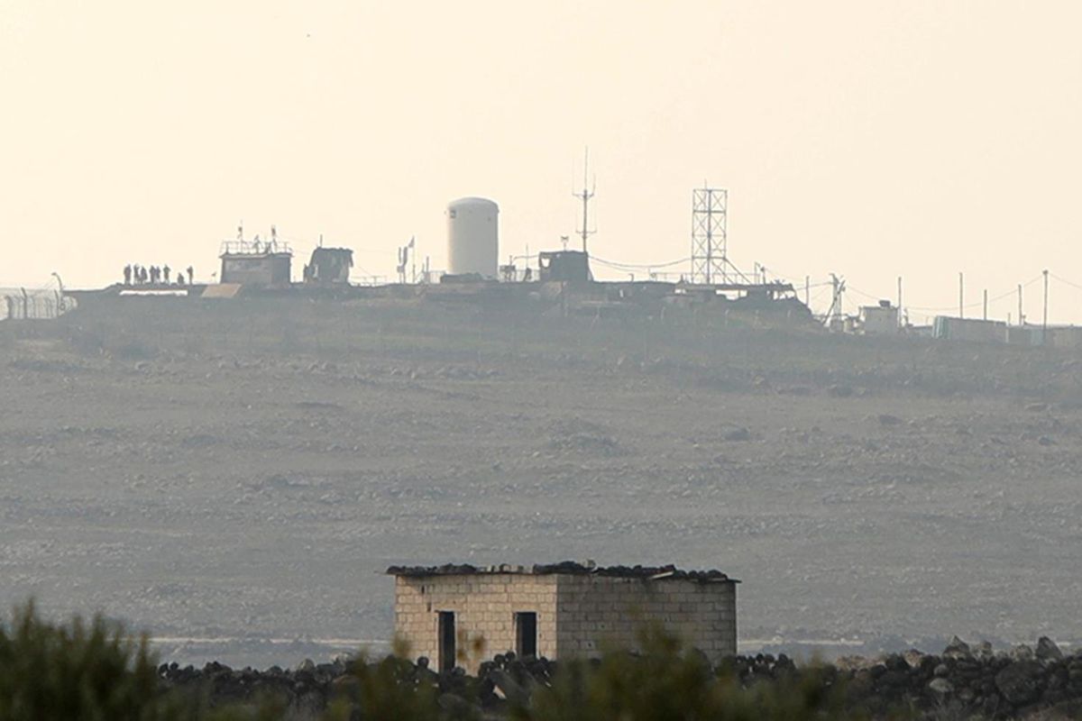 İsrail iki ülkeye birden saldırdı! Lübnan’ı bombaladı, Suriye’ye karadan girdi