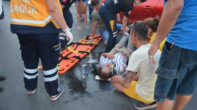 Kazayı görünce ambulans çağırdı, olay yerine yaklaşınca kendi karısı olduğunu gördü