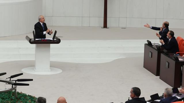 Kılıçdaroğlu'nun Meclis'teki el hareketine tepkiler çığ gibi büyüyor