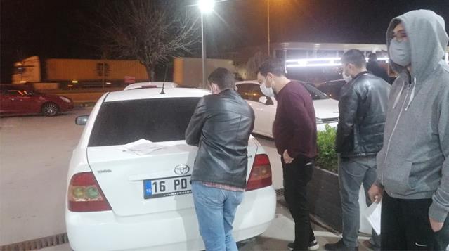 Kısıtlamayı delerek petrol istasyonunda kahve içen 14 şahsa 44 bin lira ceza kesildi