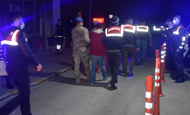 KKTC dahil olmak üzere İzmir merkezli 53 ilde FETÖ operasyonu