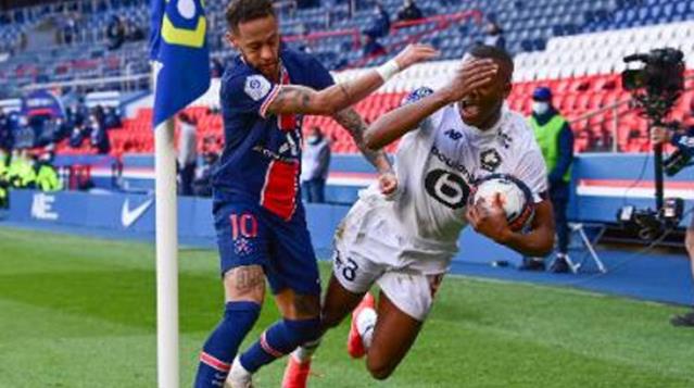 Lille futbolcusu Tiago'dan sahada sinirini alamayan Neymar, koridorda üstüne saldırdı! İşte o görüntüler