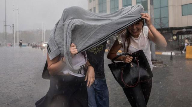 Meteoroloji'den kuvvetli yağış uyarısı! İstanbullular dikkat öğleden sonra geliyor