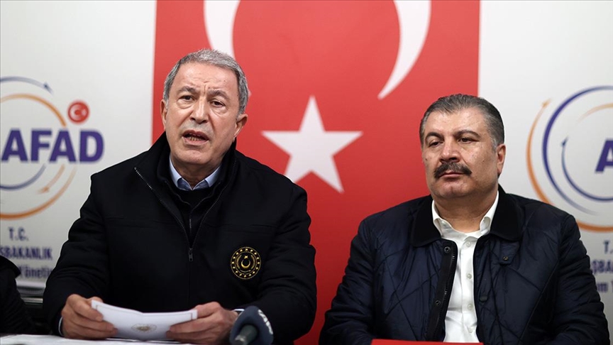 Milli Savunma Bakanı Akar: Kahramanmaraş merkezli depremler) Batıdan 9, Kıbrıs'tan 4 taburumuzu sevk ediyoruz