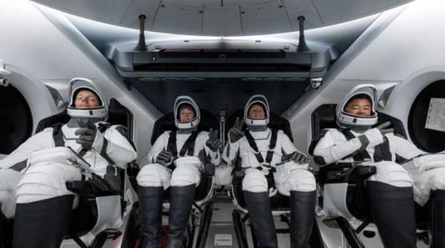 NASA, 4 astronotunu taşıyan SpaceX roketini uzaya fırlattı