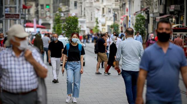 Normalleşmenin ardından uyarılar art arda geldi! Uzmanlar, maske ve sosyal mesafe kuralına dikkat çekti
