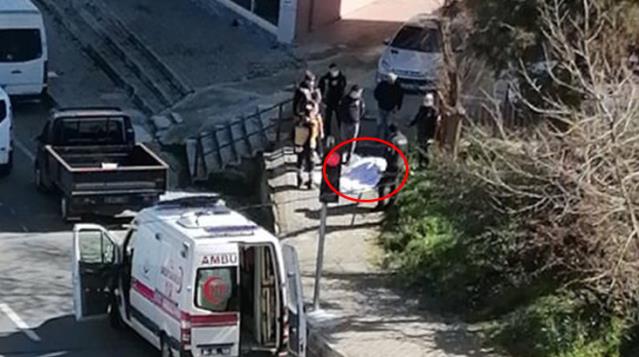 Ölüm, çöp dökmeye çıkan yaşlı kadını kaldırımda yakaladı