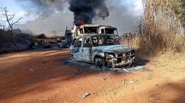 Ordunun yönetime el koyduğu Myanmar'da katliam yaşandı: 30 yanmış ceset bulundu