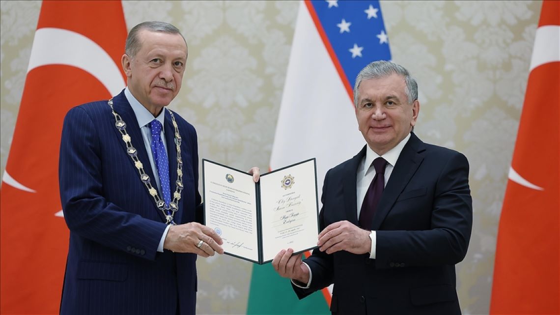 Özbekistan'da Cumhurbaşkanı Erdoğan'a Yüksek Düzeyli İmam Buhari Nişanı verildi