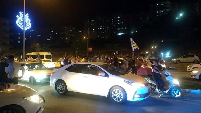 Şanlıurfa'da yasağa rağmen Beşiktaş'ın şampiyonluğu kutlandı