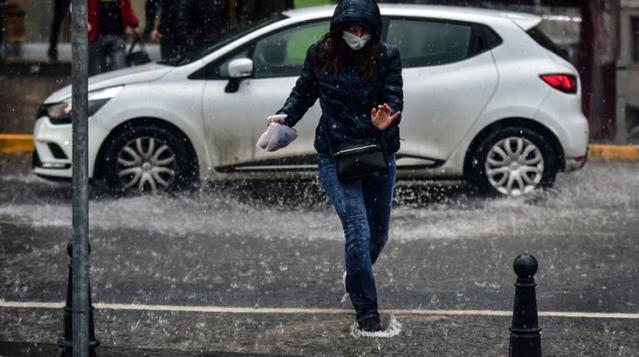 Şemsiyeleri hazırlayın! Cumartesi günü İstanbul dahil 44 ilde gök gürültülü sağanak yağış görülecek