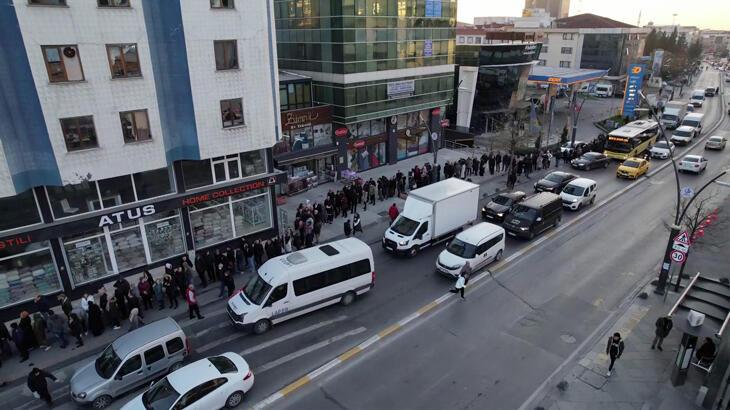 SGK önünde EYT kuyruğu: Çok mutlu olduk sevindik