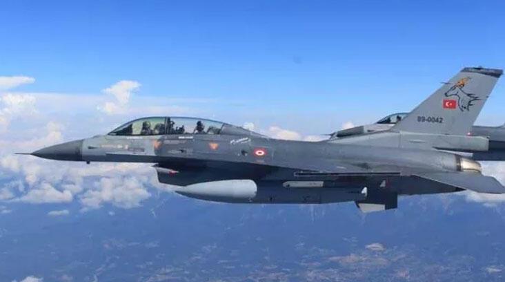  Bakan Akar'dan F-16 ile Ege'de gövde gösterisi