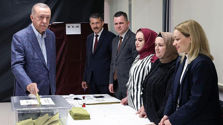 Cumhurbaşkanı Erdoğan: Sandıklara sıkı sıkıya sahip çıkma vakti