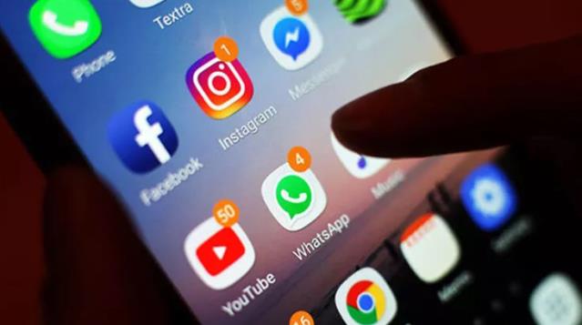 Facebook, WhatsApp ve Instagram çöktü