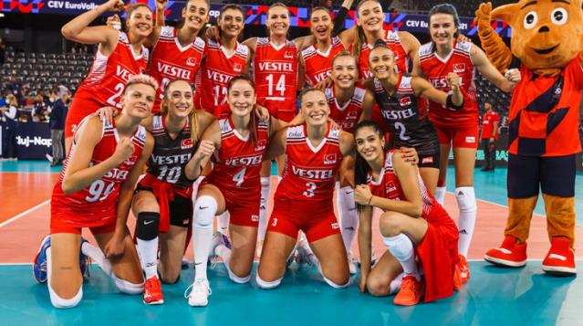  Filenin Sultanları, Avrupa Voleybol Şampiyonası'nda çeyrek finalde Polonya'yı 3-0 mağlup ederek yarı finale yükseldi