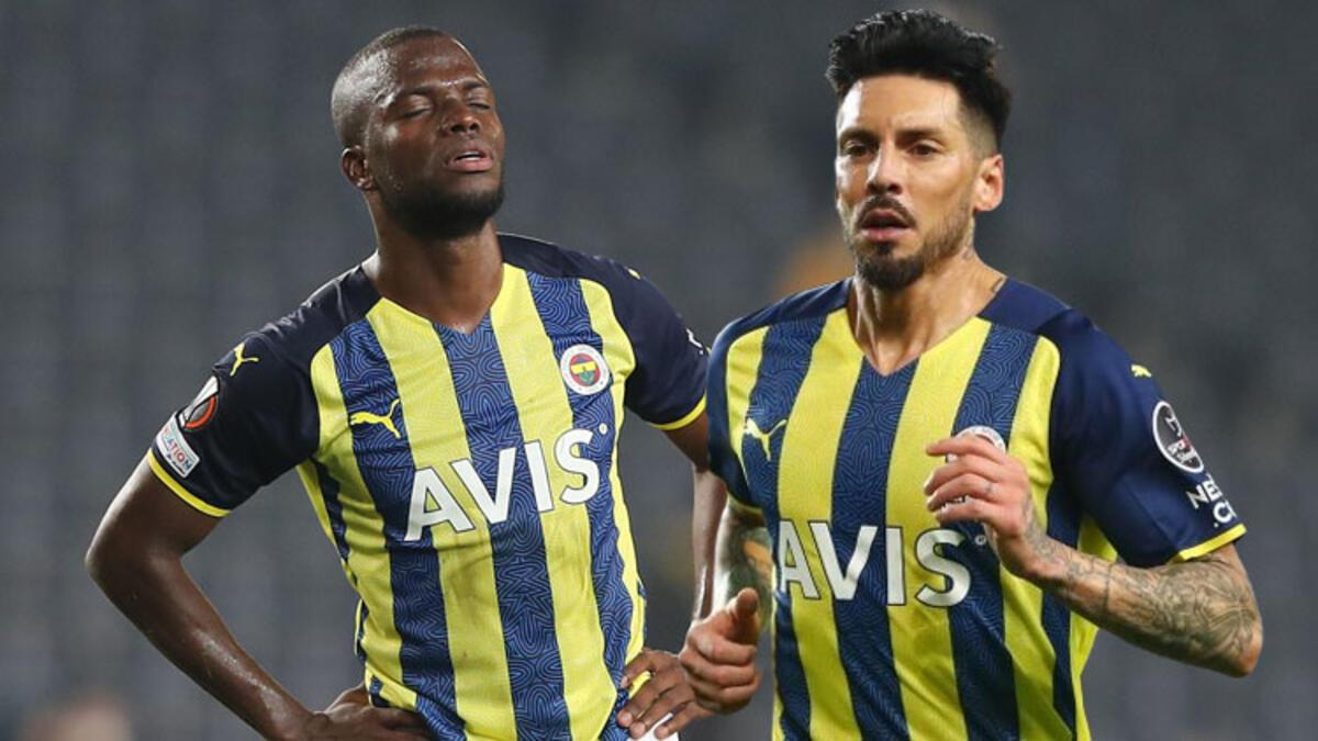  Mesut Özil ve Ozan Tufan kararı sonrası Fenerbahçe'de Valencia ve Sosa krizi ortaya çıktı!