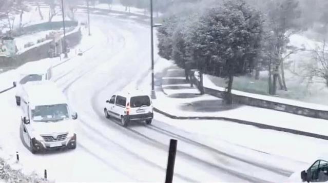 Peş peşe gelen uyarıların ardından Ankara ve İstanbul'da beklenen kar yağışı başladı