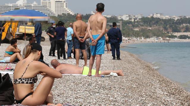 Su altına dalan turist, cansız erkek bedeni buldu