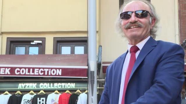 Takım elbisesi ile simit satan adam, günlük 500 lira kazanıyor