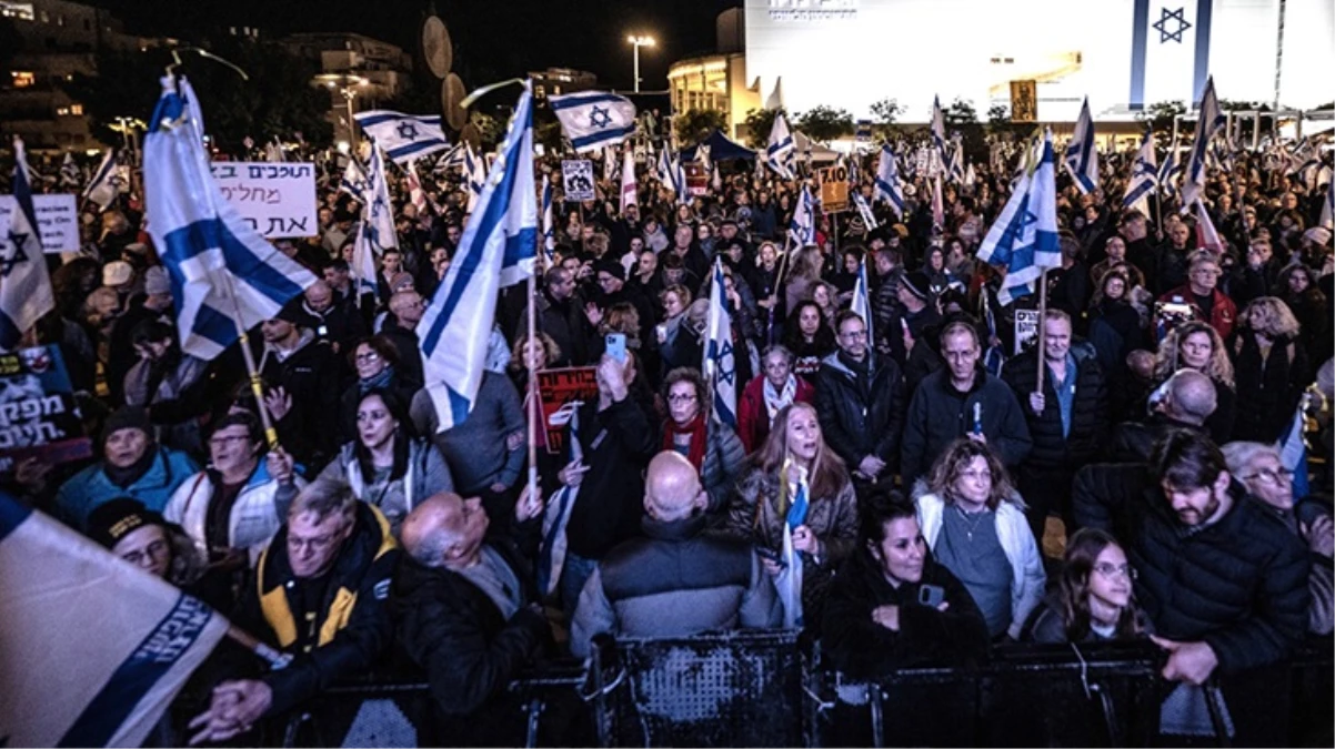 Tel Aviv'de Netanyahu'ya karşı protesto düzenlendi