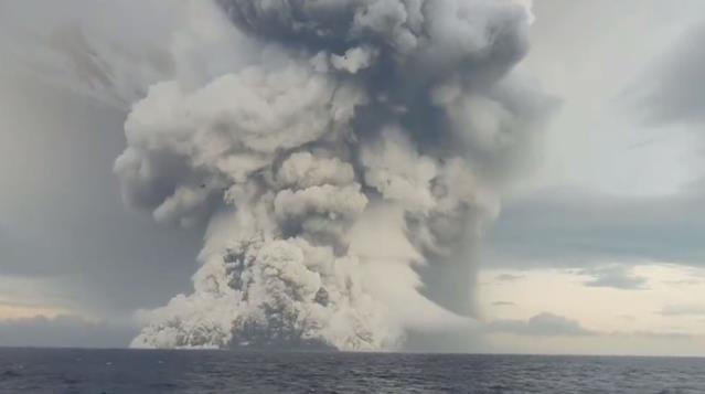 Tonga'daki yanardağ patladı! Ardından Japonya'da tsunami alarmı verildi