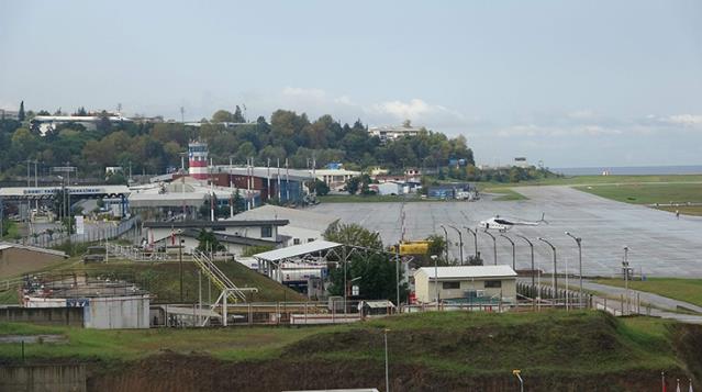 Trabzon Havalimanı'nda geçen yıl bakıma giren pist çatladı, tüm uçuşlar iptal