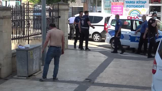 Trans birey tartıştığı arkadaşını kulağından vurarak, kendisini eve kilitledi! Bütün mahalle pompalı seslerine ayaklandı