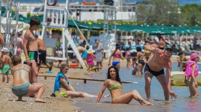 Turistlerin Antalya'ya akın etmesi vaka sayılarını arttırdı! Bir ayda yüzde 100'lük artış yaşandı