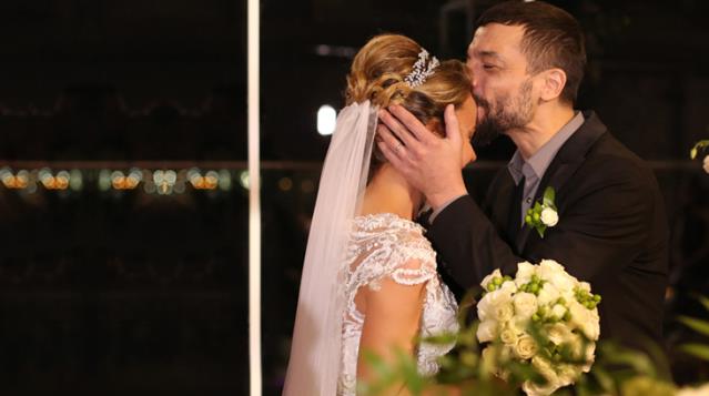 Vildan Atasever ile Mehmet Erdem hayatlarını birleştirdi! İşte düğünden ilk fotoğraflar