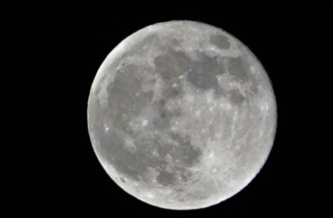 Yeryüzüne o kadar yaklaştı ki! Bu görüntü Van'da çekildi